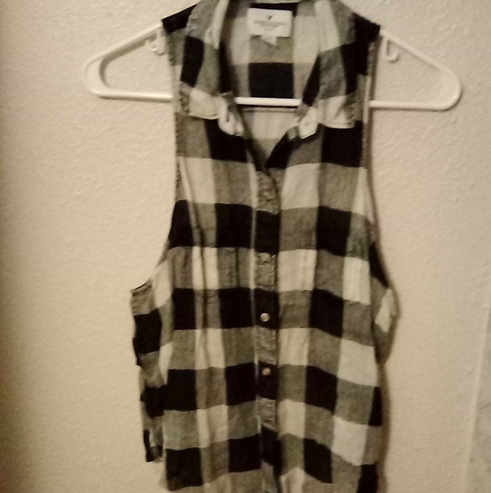 American Eagle button up sleeveless shirt